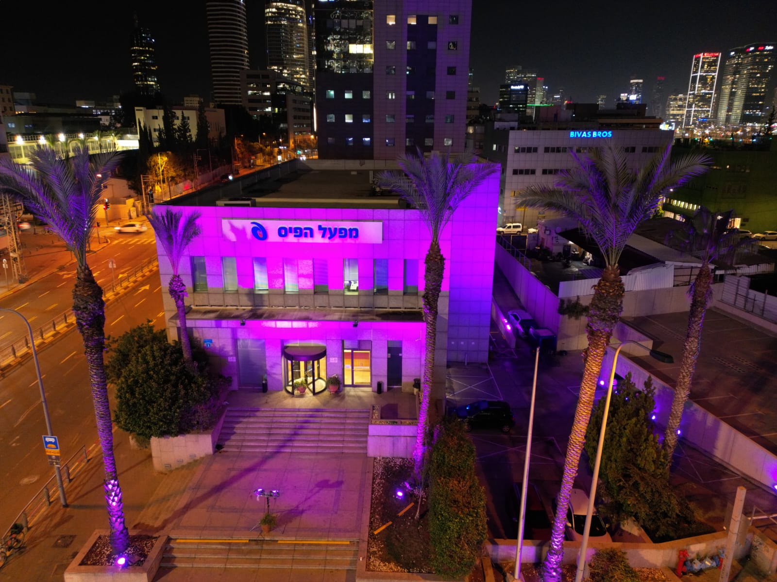 לילה סגול 2022 - בית חטיבת המחשוב של מפעל הפיס